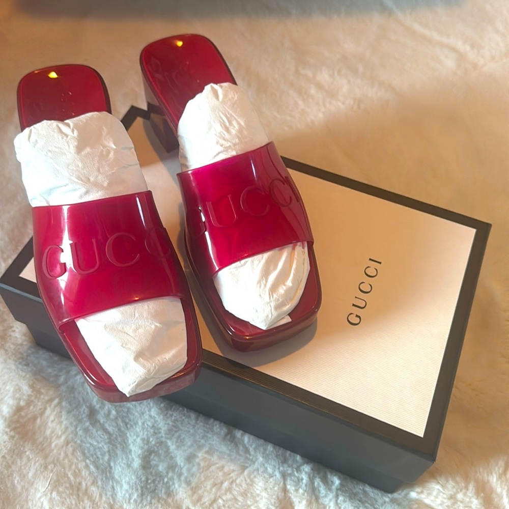 NIB Gucci Slide Sandal in Hibiscus Red 🌺